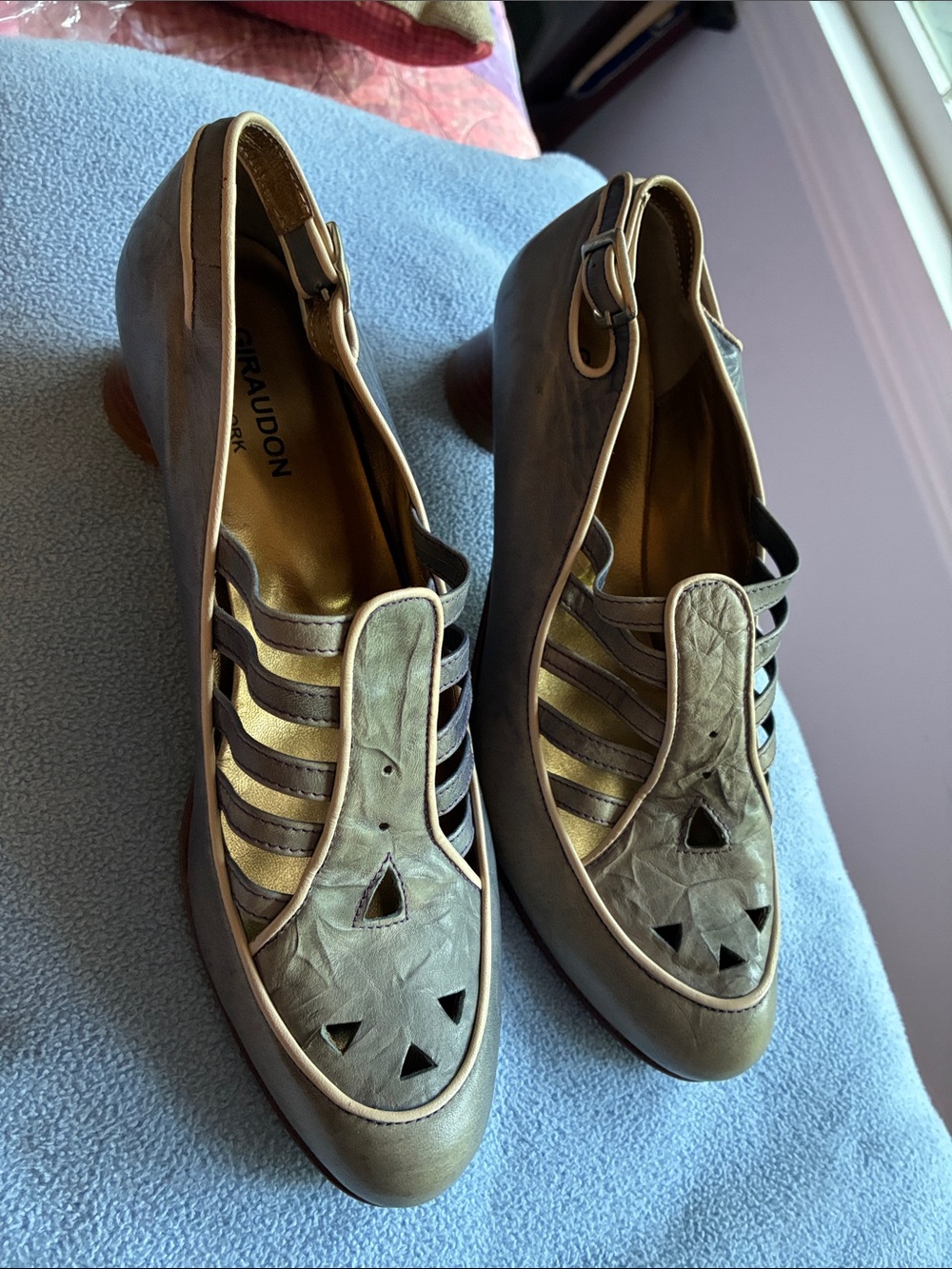 Giraudon distressed blue pump(40)